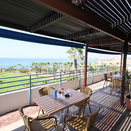 Helios Bay Hotel And Suites Paphos Restaurant photo