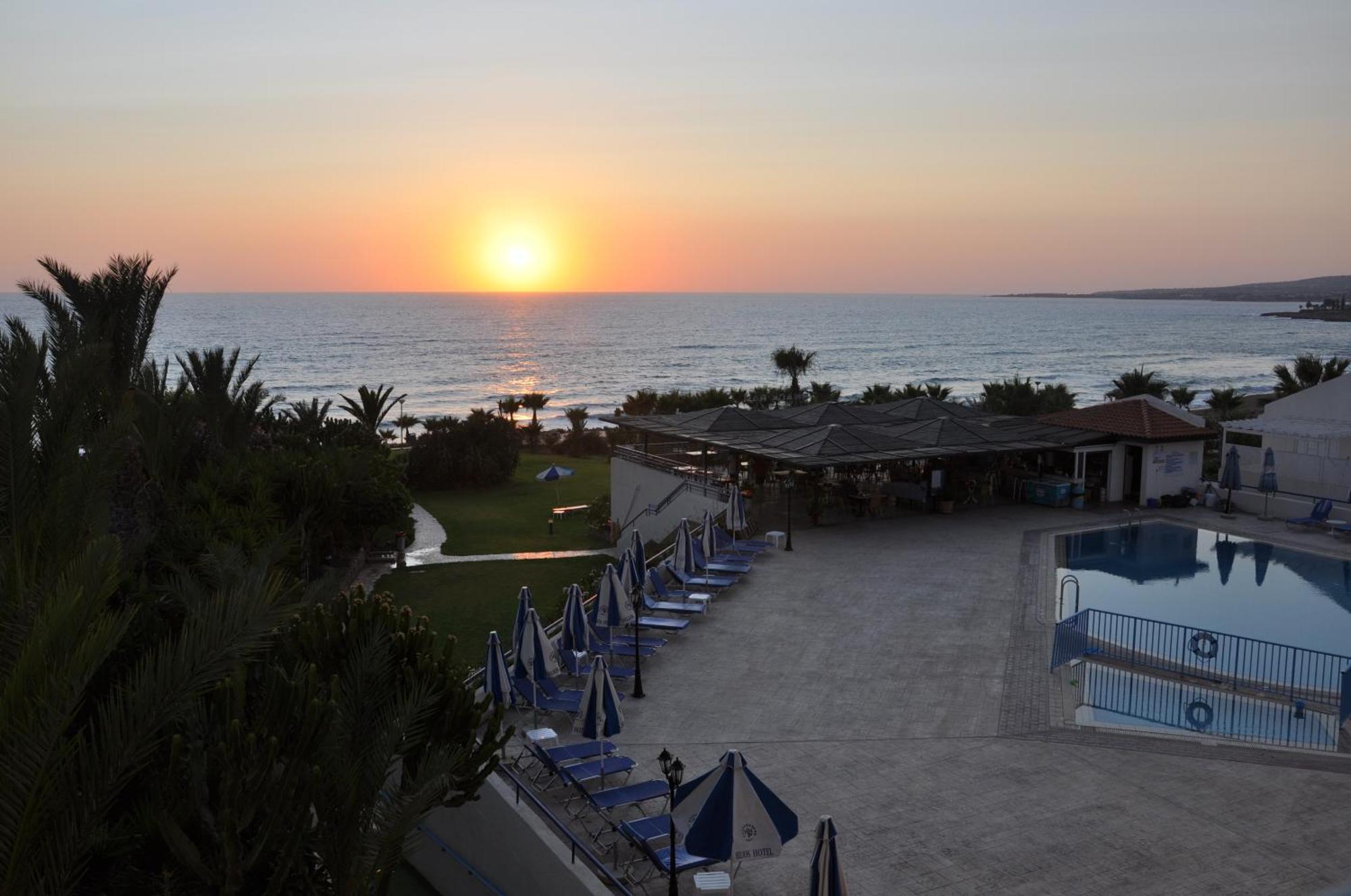 Helios Bay Hotel And Suites Klorakas Exterior photo