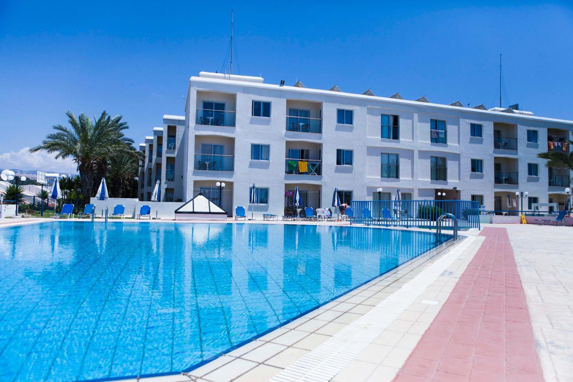 Helios Bay Hotel And Suites Paphos Exterior photo