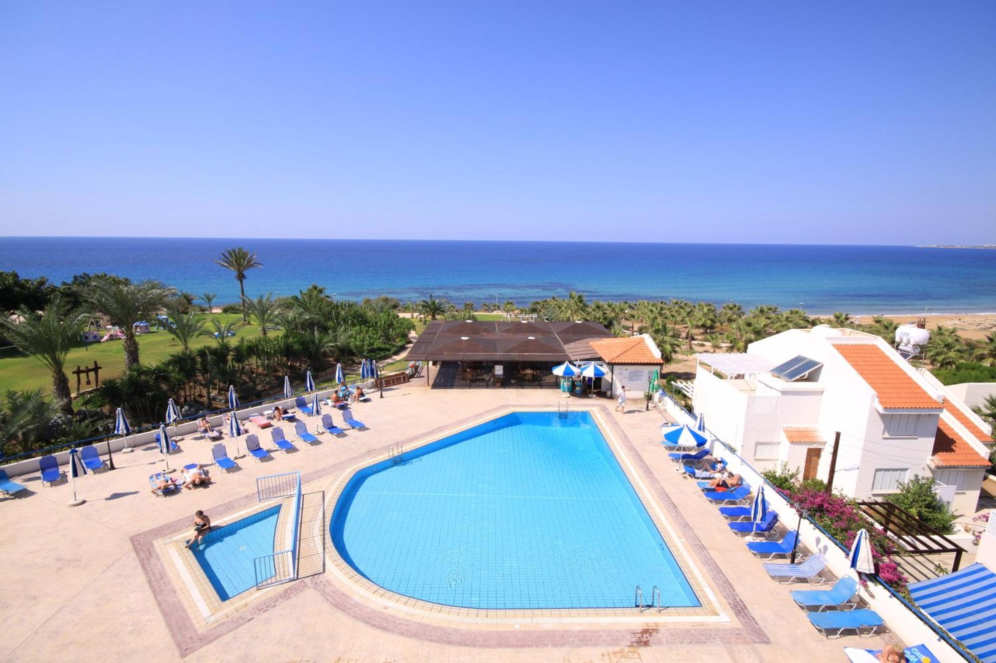 Helios Bay Hotel And Suites Klorakas Exterior photo