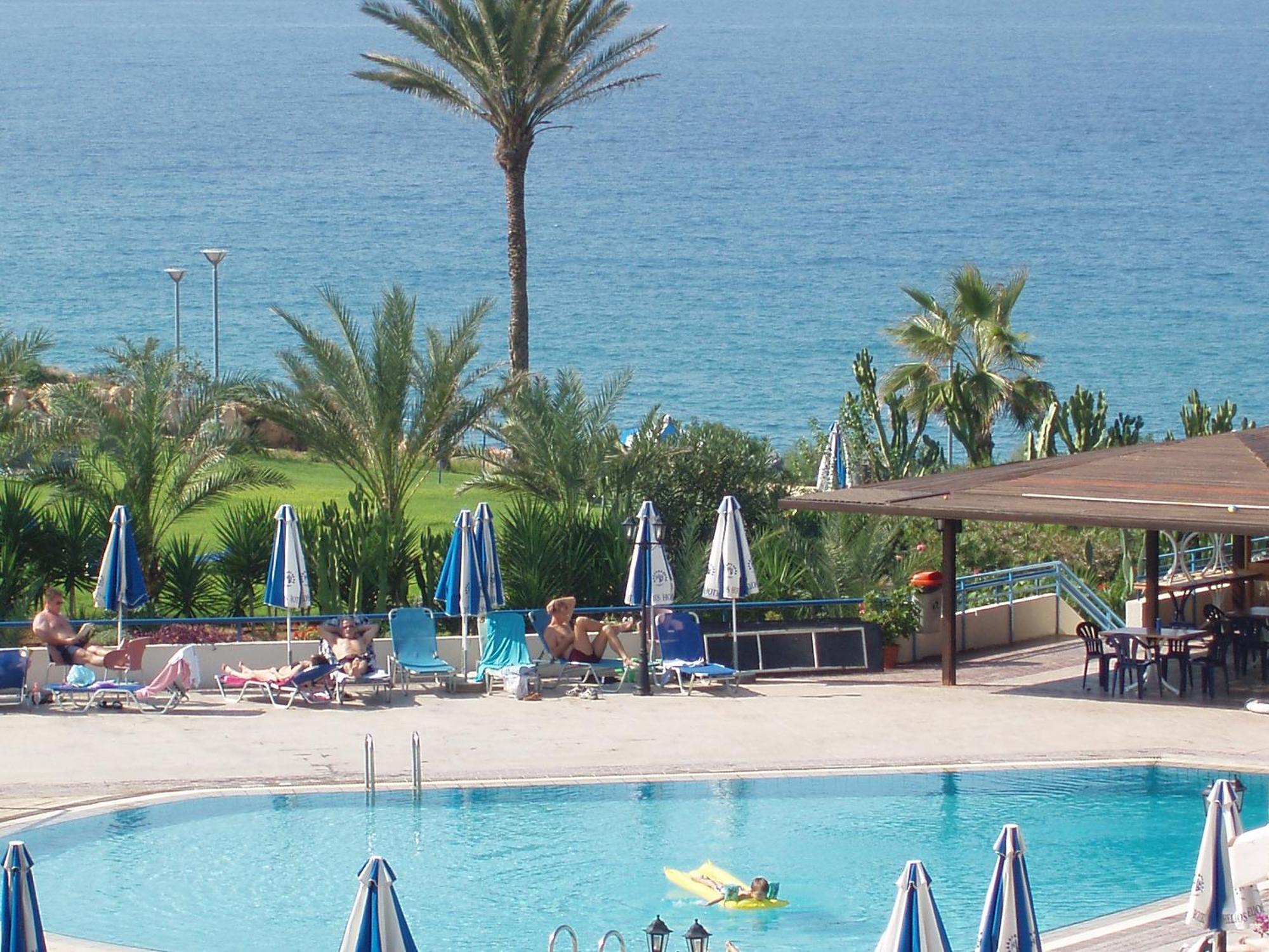 Helios Bay Hotel And Suites Klorakas Exterior photo