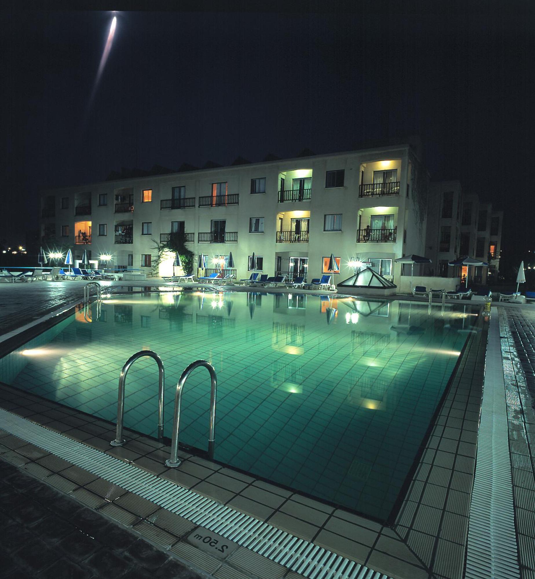 Helios Bay Hotel And Suites Klorakas Exterior photo