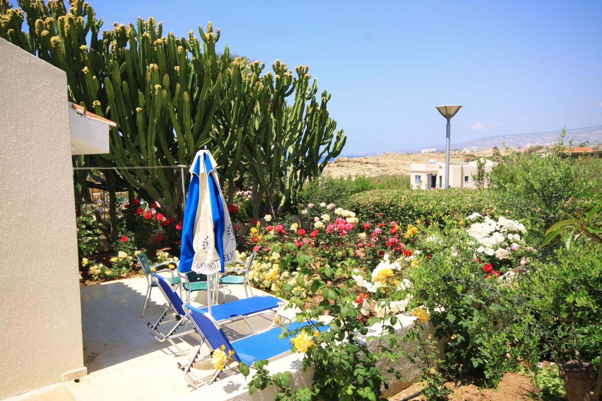 Helios Bay Hotel And Suites Klorakas Exterior photo