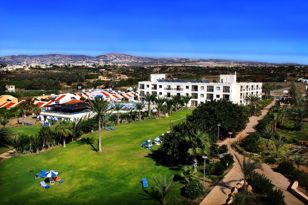 Helios Bay Hotel And Suites Paphos Exterior photo