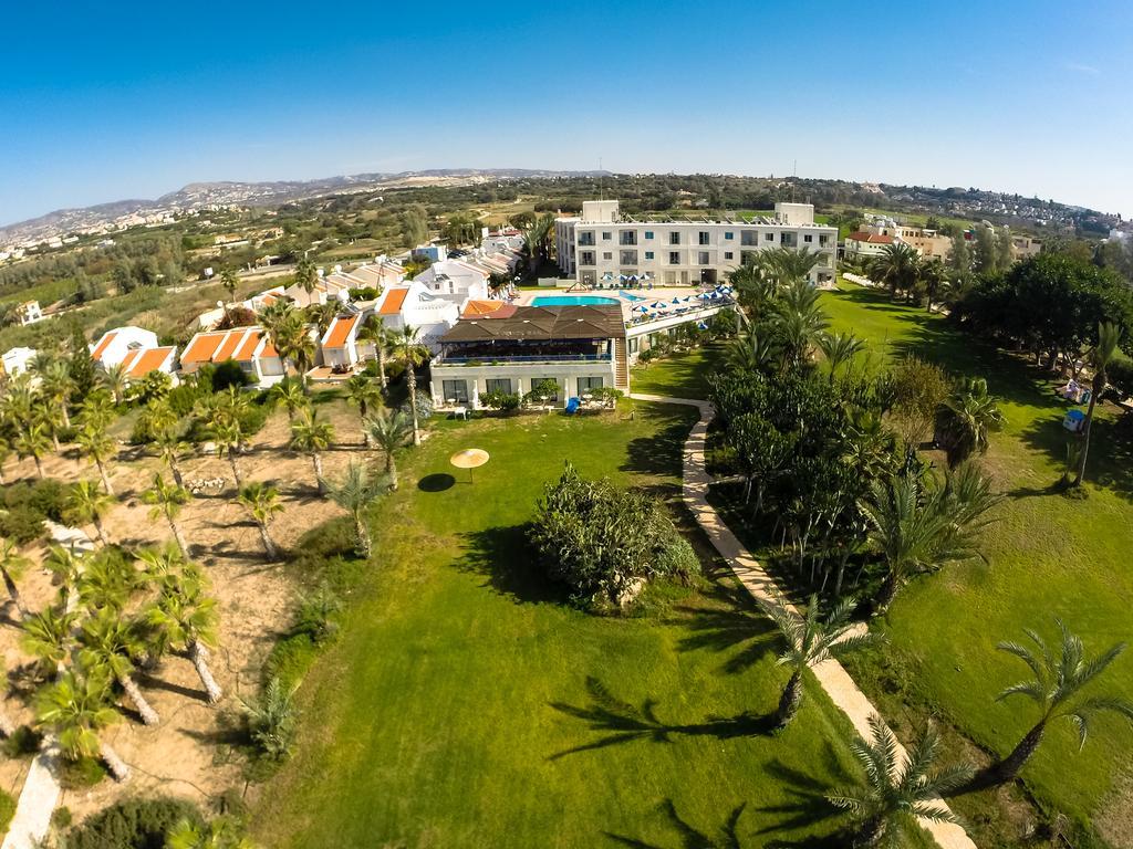 Helios Bay Hotel And Suites Paphos Exterior photo