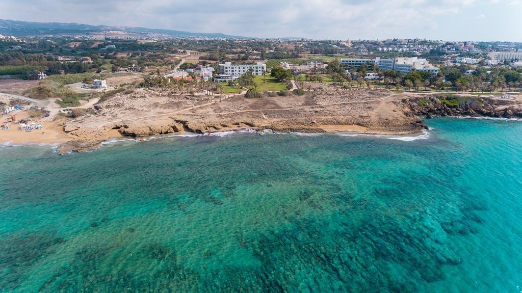 Helios Bay Hotel And Suites Paphos Exterior photo