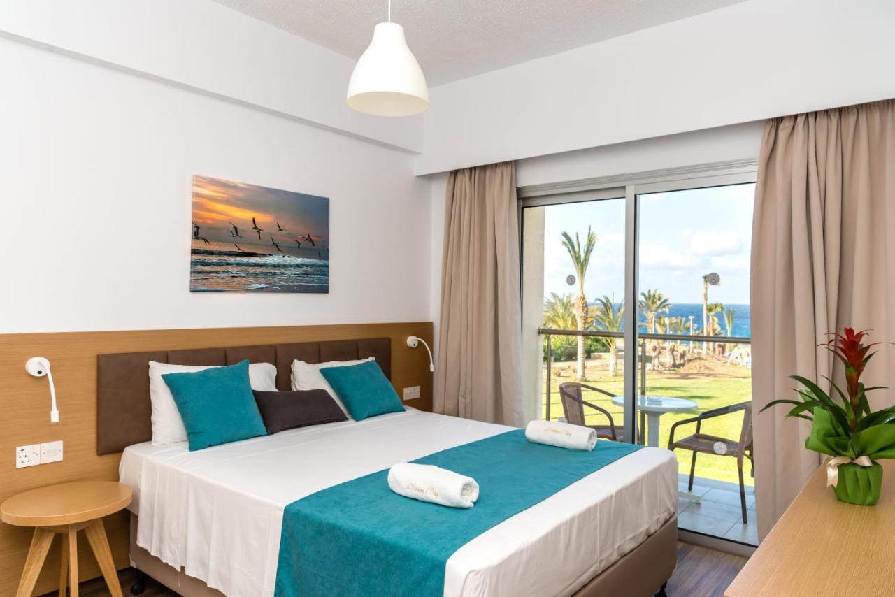 Helios Bay Hotel And Suites Klorakas Exterior photo
