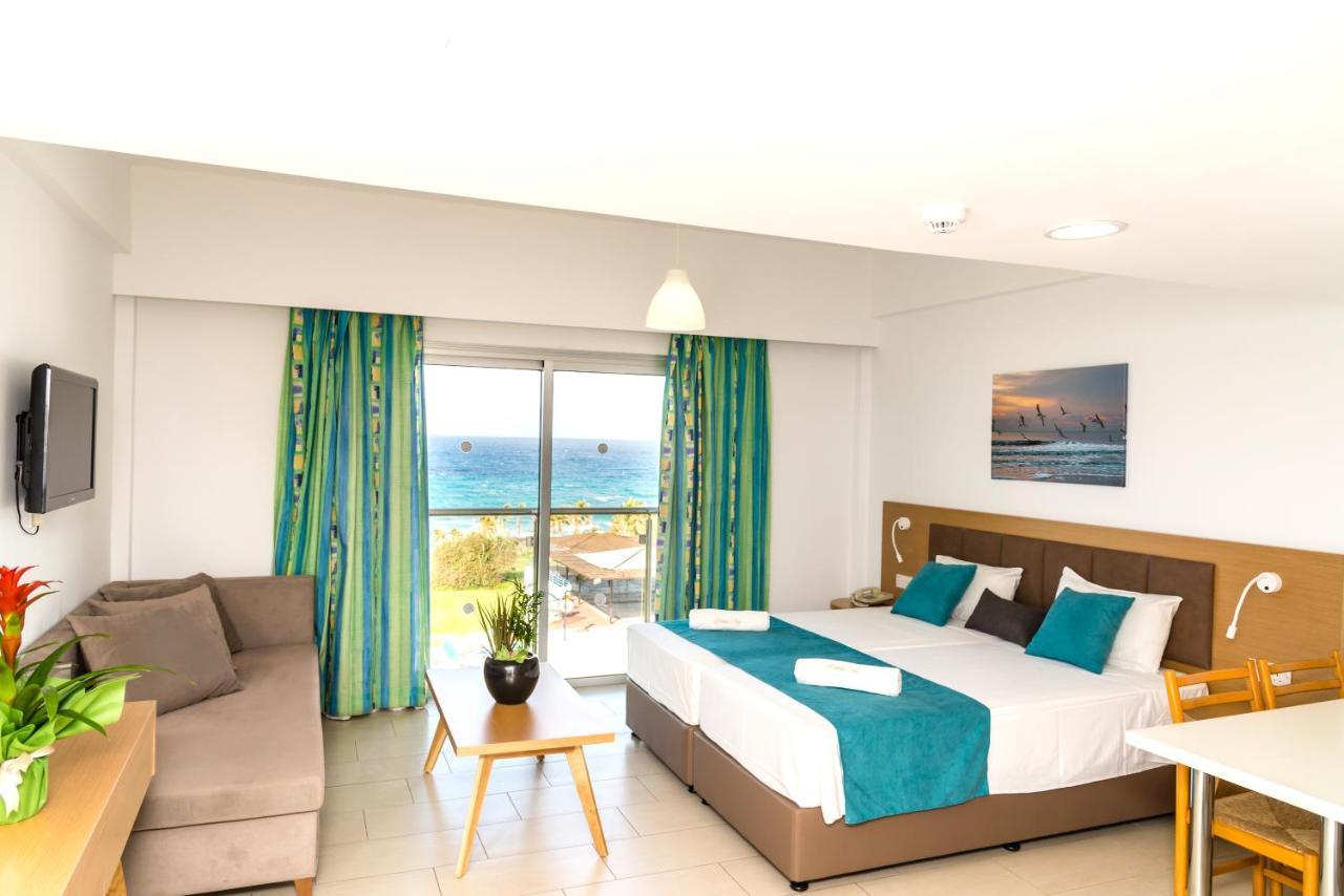 Helios Bay Hotel And Suites Klorakas Exterior photo